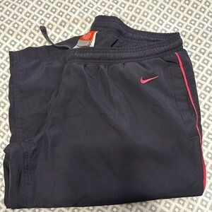Nike capri length pants - in great condition.